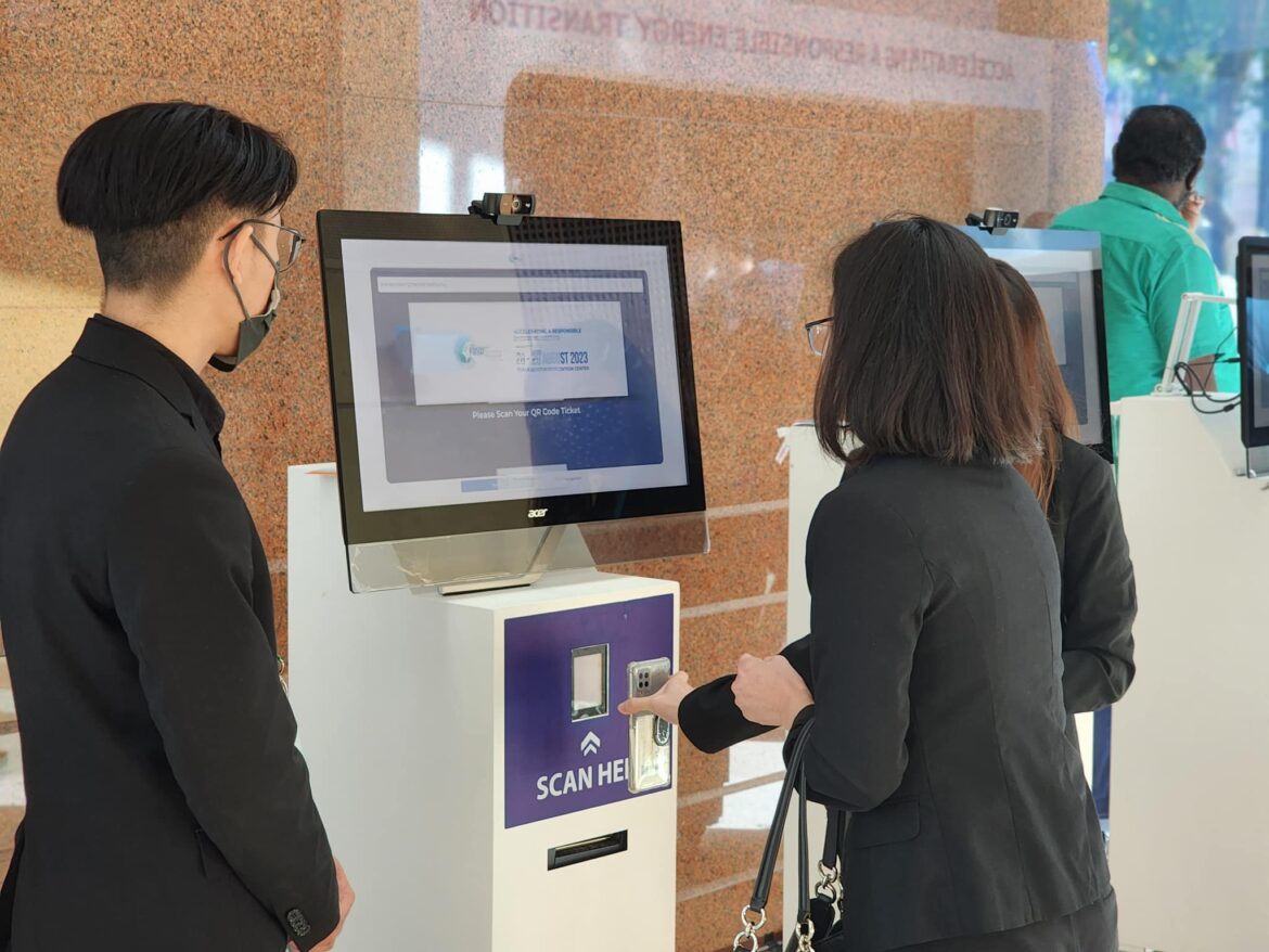 Evenesis digital kiosk equipped with facial recognition, QR scan and badge printing for simplify registration and check in 